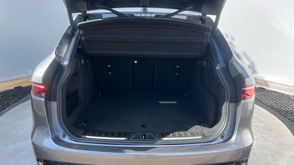 Jaguar F-Pace 2.0 D200 R-Dynamic S 5dr Auto AWD Diesel Estate - Image 4