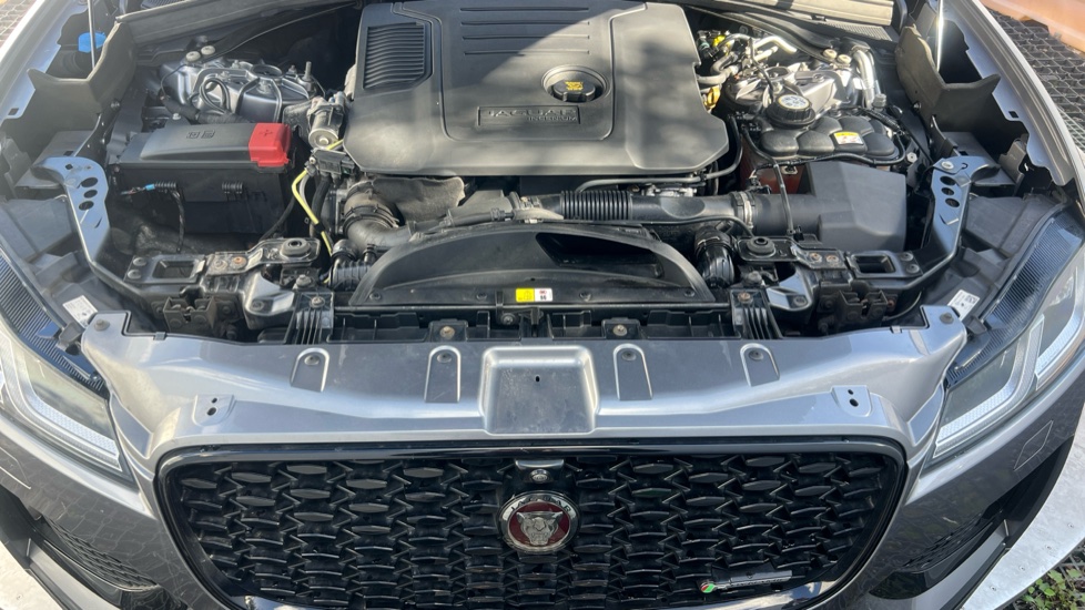 Jaguar F-Pace 2.0 D200 R-Dynamic S 5dr Auto AWD Diesel Estate - Image 8