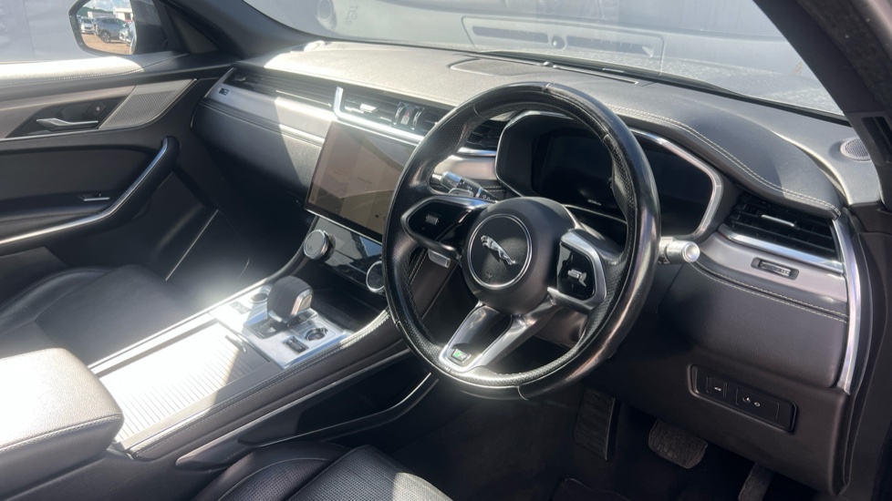 Jaguar F-Pace 2.0 D200 R-Dynamic S 5dr Auto AWD Diesel Estate - Image 11
