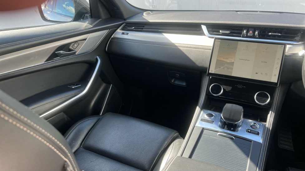 Jaguar F-Pace 2.0 D200 R-Dynamic S 5dr Auto AWD Diesel Estate - Image 14