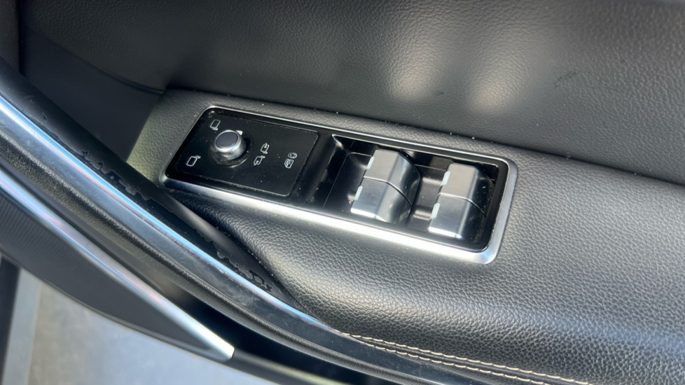 Jaguar F-Pace 2.0 D200 R-Dynamic S 5dr Auto AWD Diesel Estate - Image 39