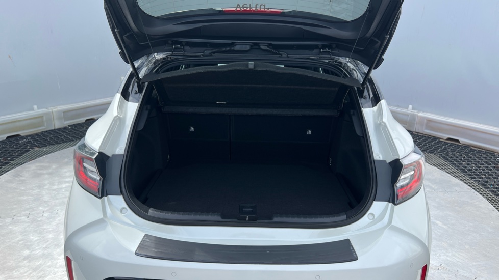Toyota Corolla 2.0 VVT-i Hybrid GR Sport 5dr CVT Hybrid Hatchback - Image 4