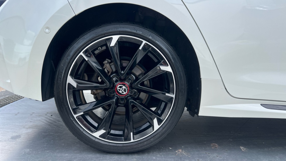 Toyota Corolla 2.0 VVT-i Hybrid GR Sport 5dr CVT Hybrid Hatchback - Image 7