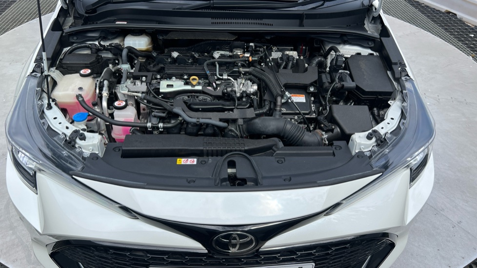 Toyota Corolla 2.0 VVT-i Hybrid GR Sport 5dr CVT Hybrid Hatchback - Image 8