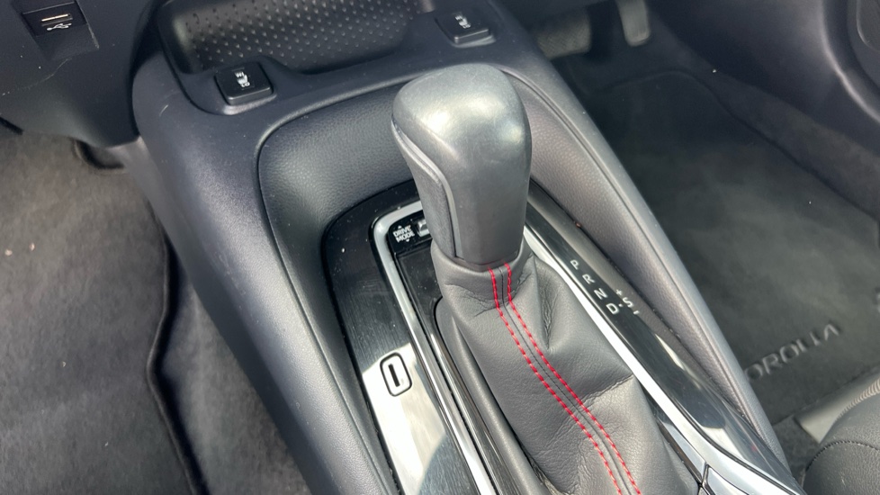 Toyota Corolla 2.0 VVT-i Hybrid GR Sport 5dr CVT Hybrid Hatchback - Image 13