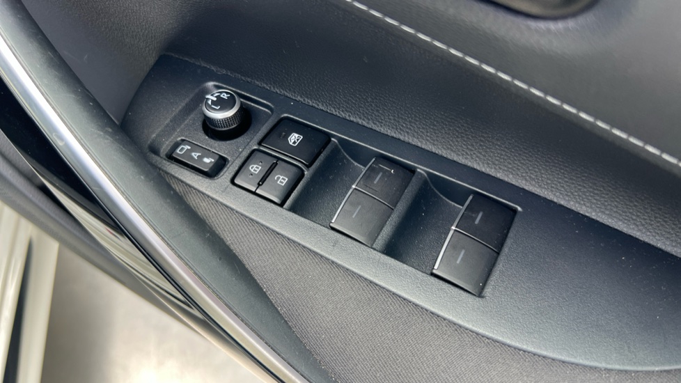Toyota Corolla 2.0 VVT-i Hybrid GR Sport 5dr CVT Hybrid Hatchback - Image 39