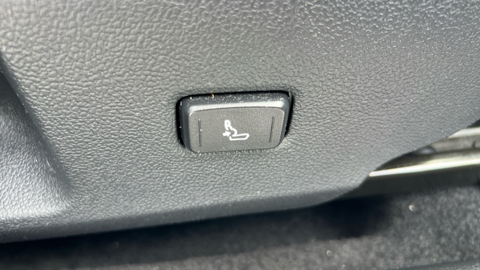Toyota Corolla 2.0 VVT-i Hybrid GR Sport 5dr CVT Hybrid Hatchback - Image 40