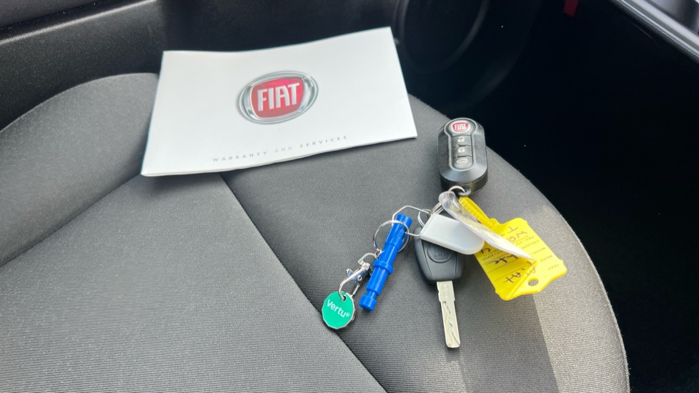 Fiat 500 1.0 Mild Hybrid Top 3dr Petrol Hatchback - Image 19