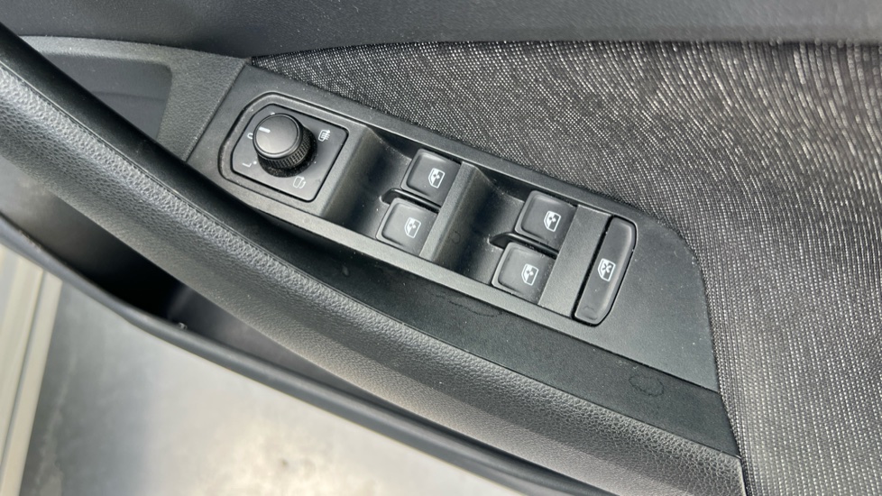 Skoda Kamiq 1.6 TDI SE L 5dr DSG Diesel Hatchback - Image 38