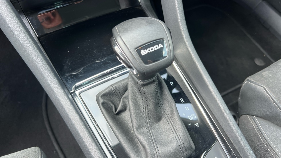 Skoda Karoq 1.5 TSI SE L 5dr DSG Petrol Estate - Image 13