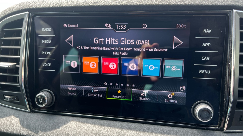 Skoda Karoq 1.5 TSI SE L 5dr DSG Petrol Estate - Image 22
