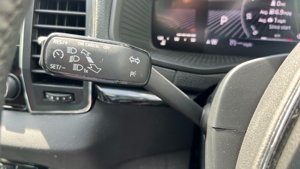 Skoda Karoq 1.5 TSI SE L 5dr DSG Petrol Estate - Image 35