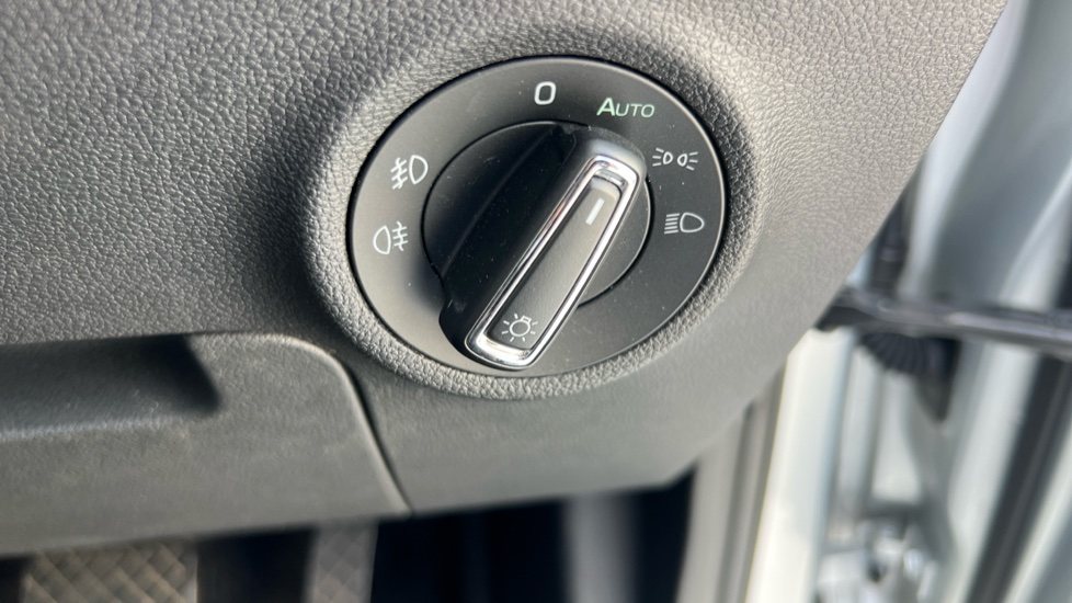 Skoda Karoq 1.5 TSI SE L 5dr DSG Petrol Estate - Image 37