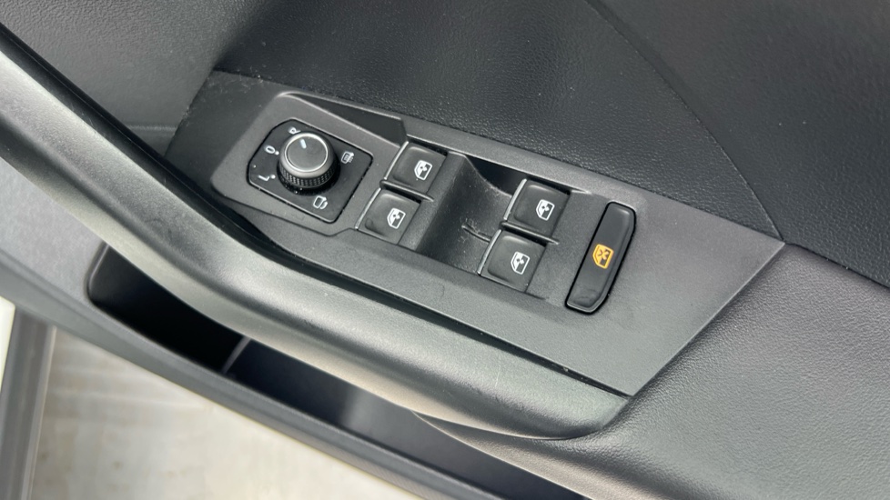 Volkswagen T-Cross 1.0 TSI Active 5dr Petrol Estate - Image 39
