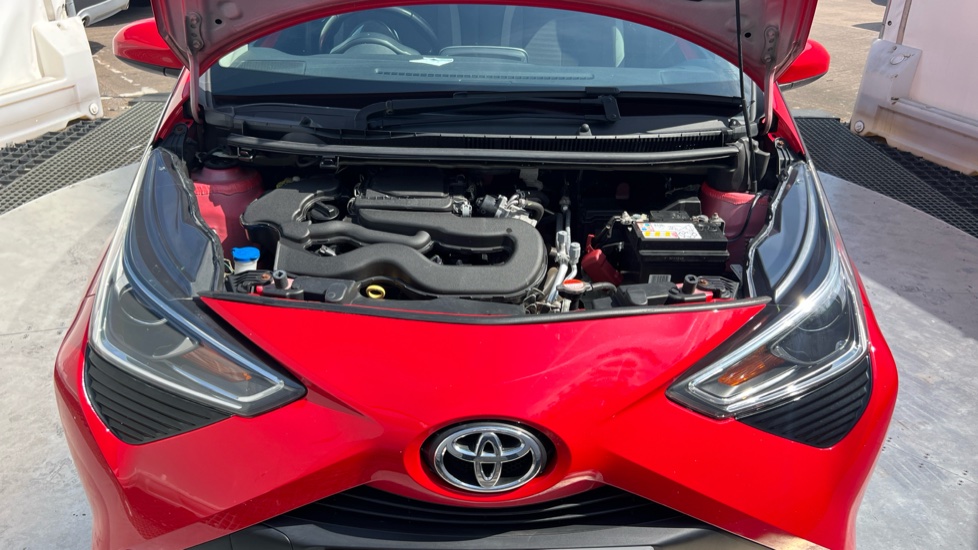Toyota Aygo 1.0 VVT-i X-Play 5dr Petrol Hatchback - Image 8