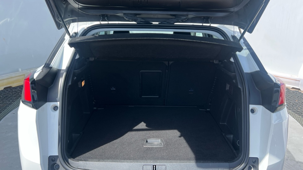Peugeot 3008 1.5 BlueHDi Allure 5dr Diesel Estate - Image 4