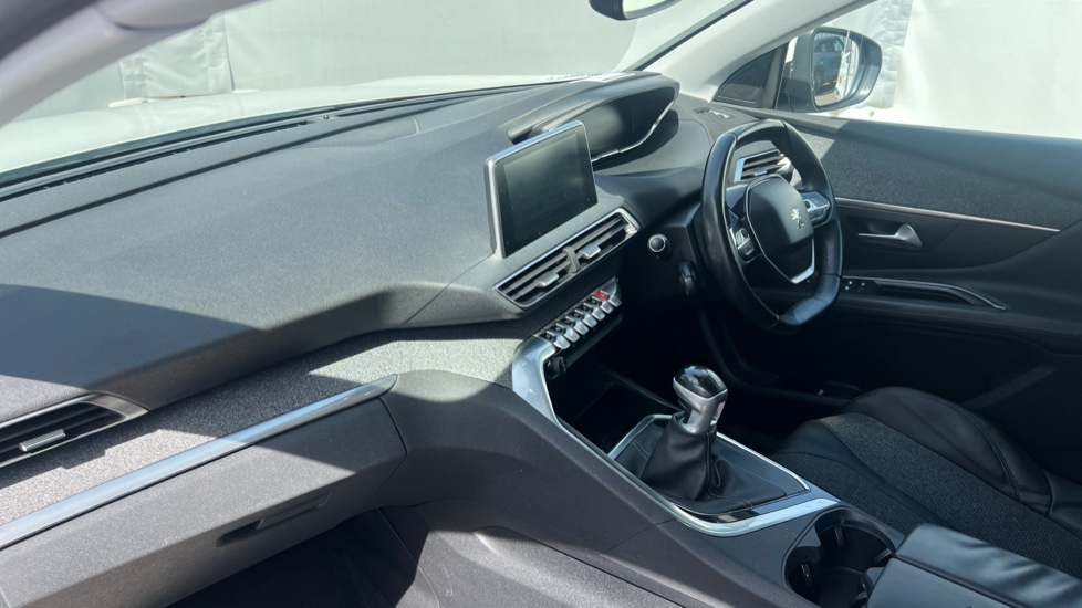 Peugeot 3008 1.5 BlueHDi Allure 5dr Diesel Estate - Image 9