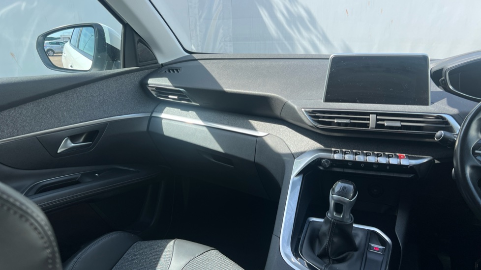 Peugeot 3008 1.5 BlueHDi Allure 5dr Diesel Estate - Image 14