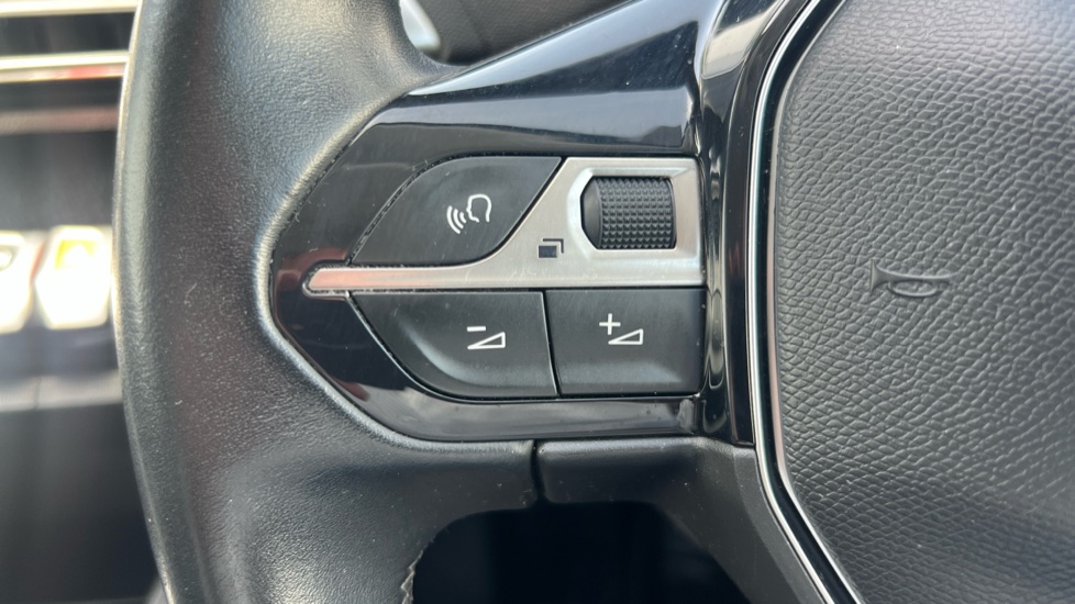 Peugeot 3008 1.5 BlueHDi Allure 5dr Diesel Estate - Image 31