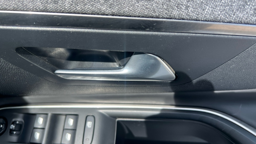 Peugeot 3008 1.5 BlueHDi Allure 5dr Diesel Estate - Image 37