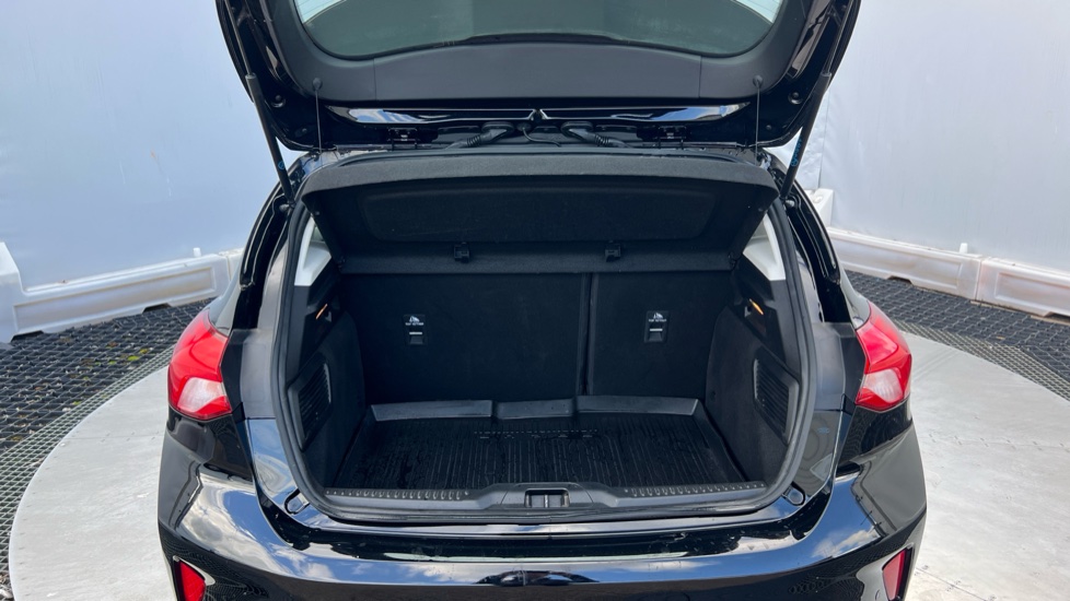 Ford Focus 1.0 EcoBoost 125 Zetec 5dr Petrol Hatchback - Image 4