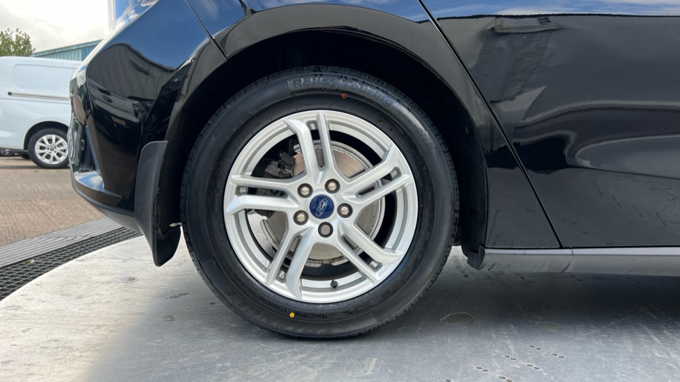Ford Focus 1.0 EcoBoost 125 Zetec 5dr Petrol Hatchback - Image 7