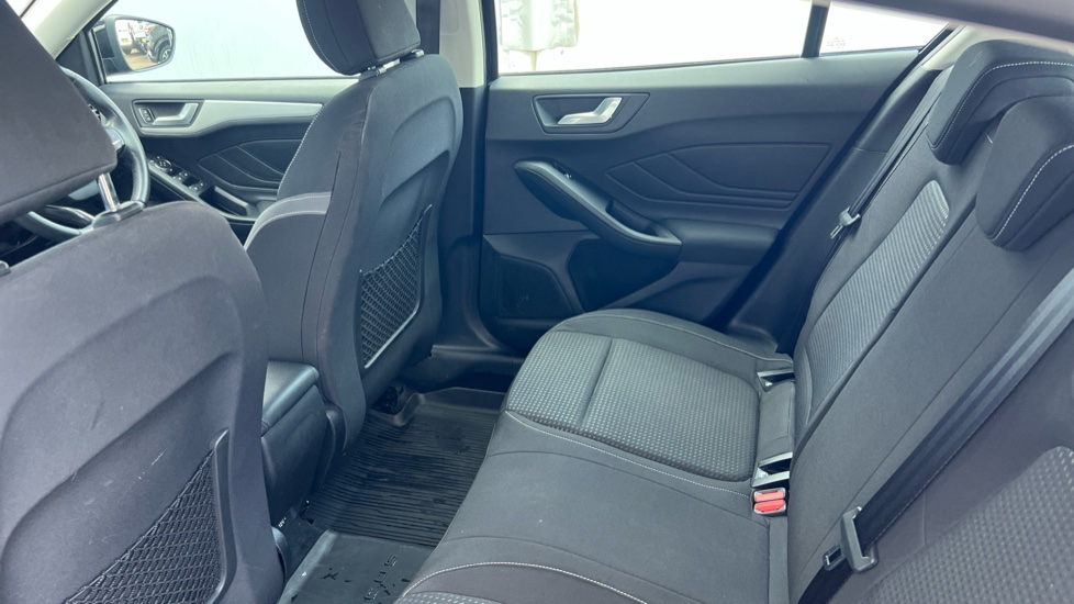 Ford Focus 1.0 EcoBoost 125 Zetec 5dr Petrol Hatchback - Image 16