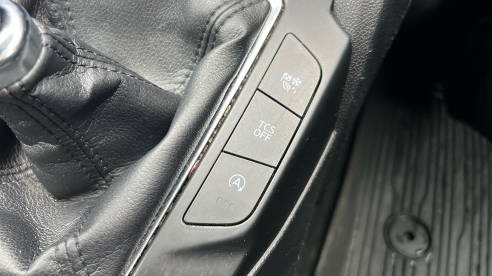 Ford Focus 1.0 EcoBoost 125 Zetec 5dr Petrol Hatchback - Image 29