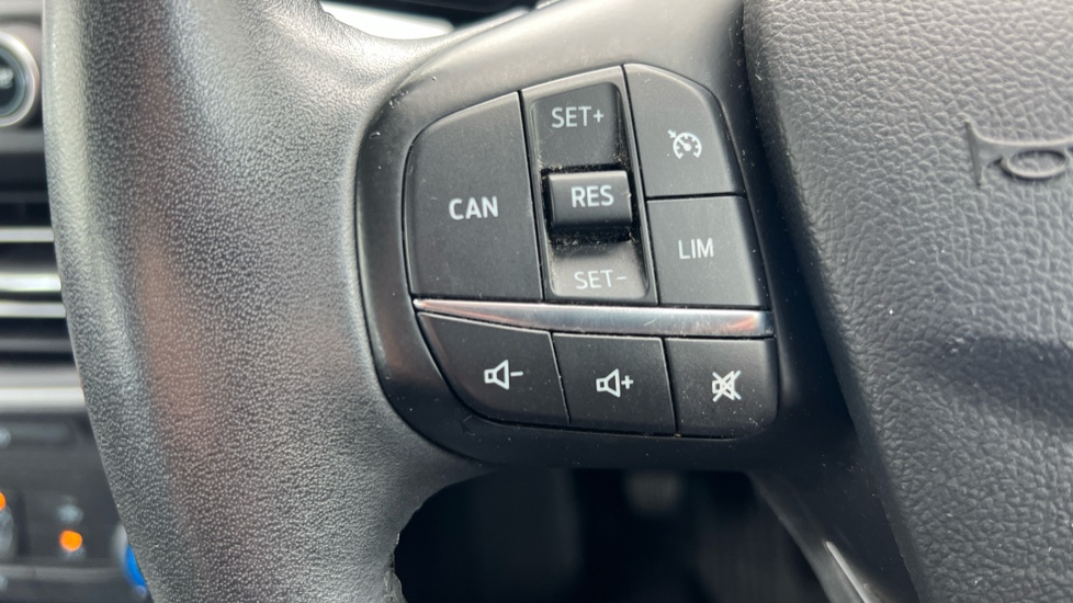 Ford Focus 1.0 EcoBoost 125 Zetec 5dr Petrol Hatchback - Image 32