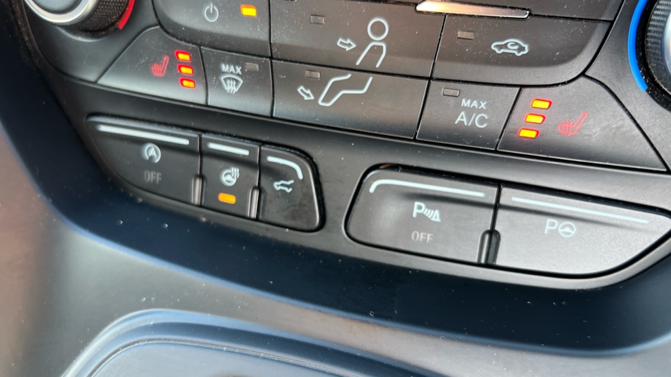 Ford Kuga 2.0 TDCi 180 ST-Line Edition 5dr Auto Diesel Estate - Image 30