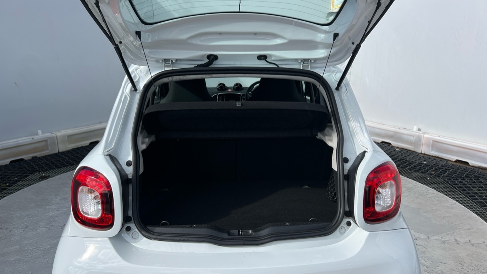 smart forfour hatchback 1.0 Urban Shadow Edition 5dr Petrol Hatchback - Image 4