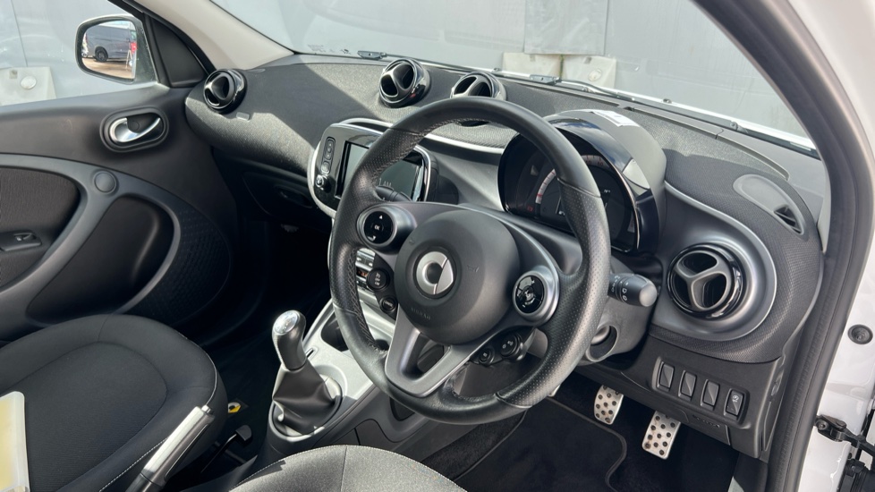 smart forfour hatchback 1.0 Urban Shadow Edition 5dr Petrol Hatchback - Image 11