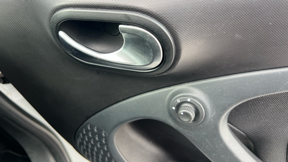 smart forfour hatchback 1.0 Urban Shadow Edition 5dr Petrol Hatchback - Image 38