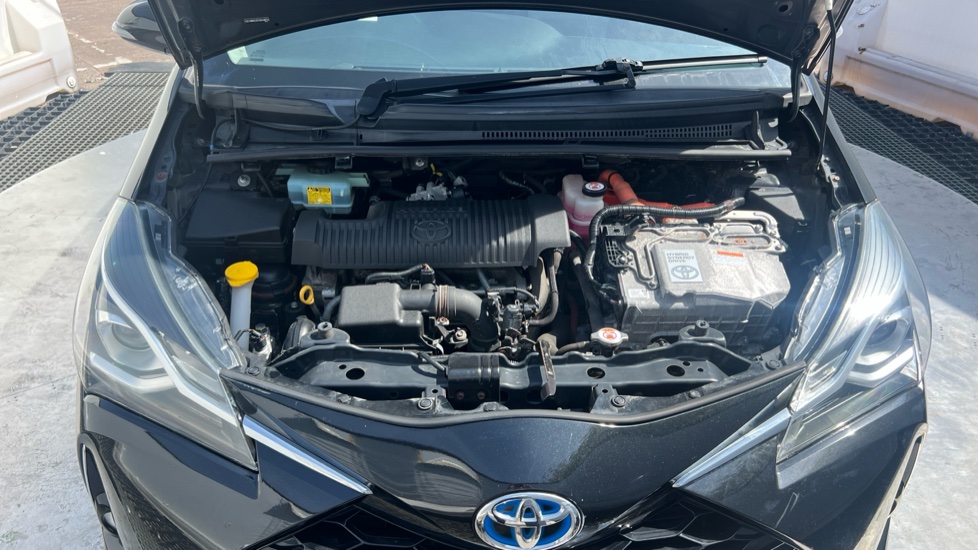 Toyota Yaris 1.5 Hybrid Design 5dr CVT Hybrid Hatchback - Image 8