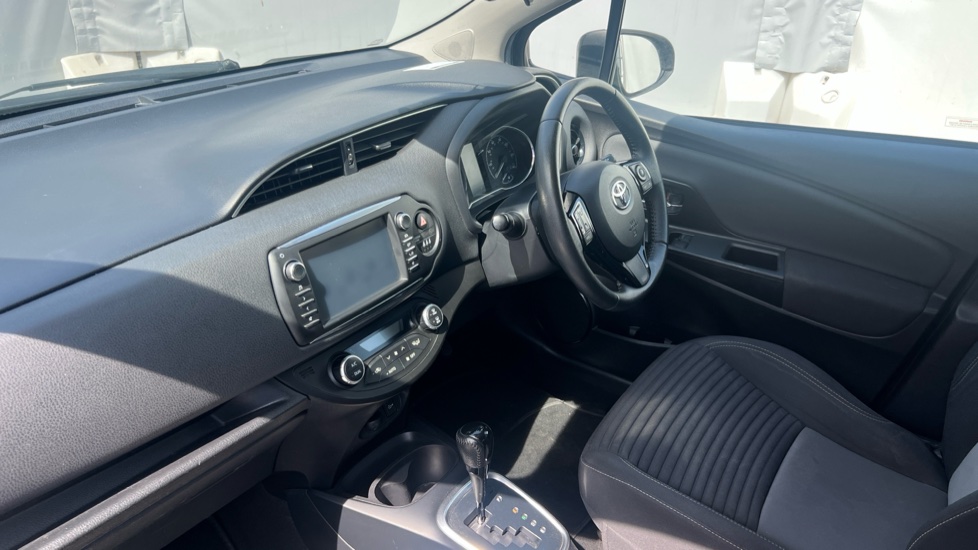 Toyota Yaris 1.5 Hybrid Design 5dr CVT Hybrid Hatchback - Image 9