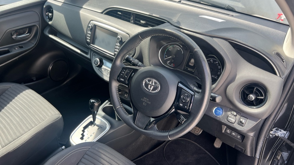 Toyota Yaris 1.5 Hybrid Design 5dr CVT Hybrid Hatchback - Image 11