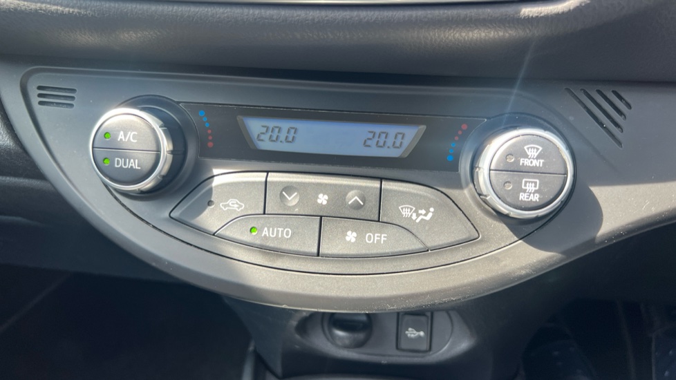 Toyota Yaris 1.5 Hybrid Design 5dr CVT Hybrid Hatchback - Image 25