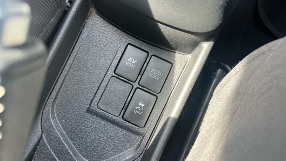 Toyota Yaris 1.5 Hybrid Design 5dr CVT Hybrid Hatchback - Image 27