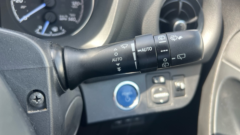 Toyota Yaris 1.5 Hybrid Design 5dr CVT Hybrid Hatchback - Image 32