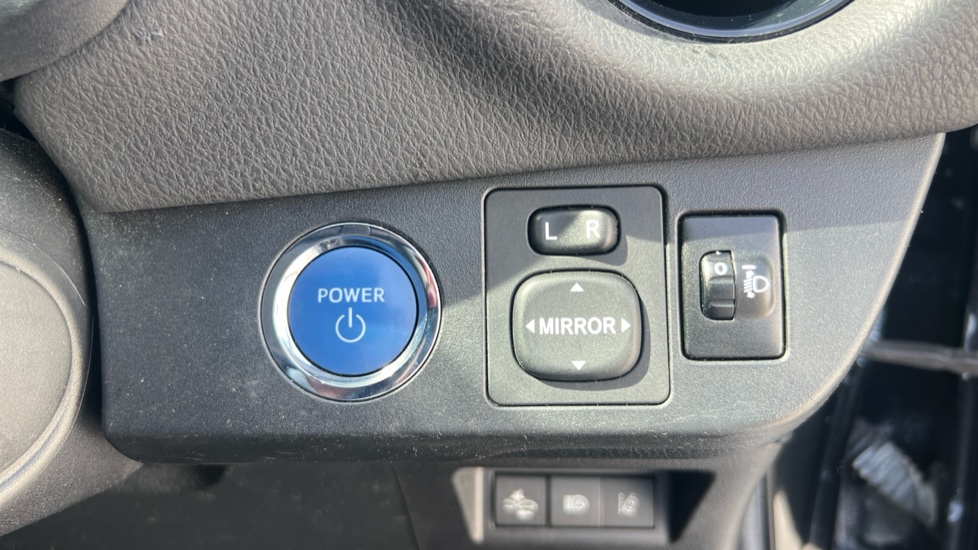 Toyota Yaris 1.5 Hybrid Design 5dr CVT Hybrid Hatchback - Image 33