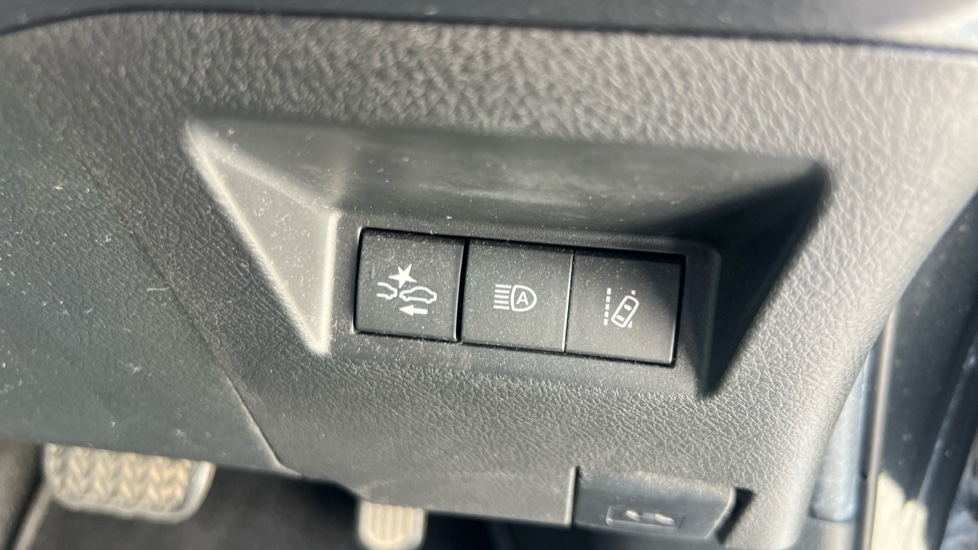 Toyota Yaris 1.5 Hybrid Design 5dr CVT Hybrid Hatchback - Image 34
