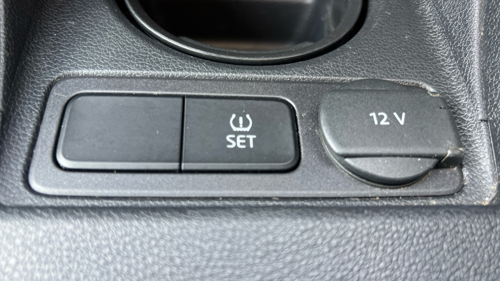 Volkswagen Up 1.0 Move Up 5dr Petrol Hatchback - Image 23