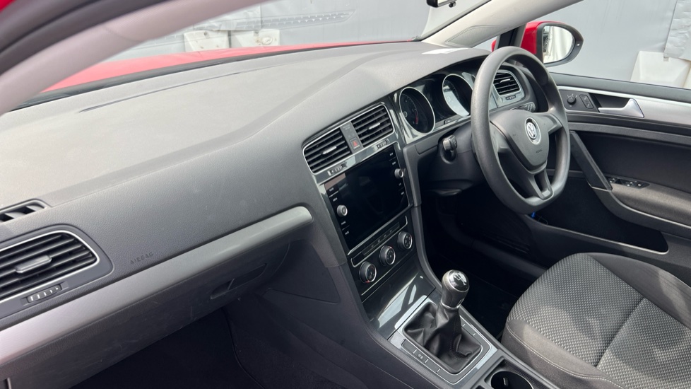 Volkswagen Golf 1.6 TDI S 5dr Diesel Estate - Image 9