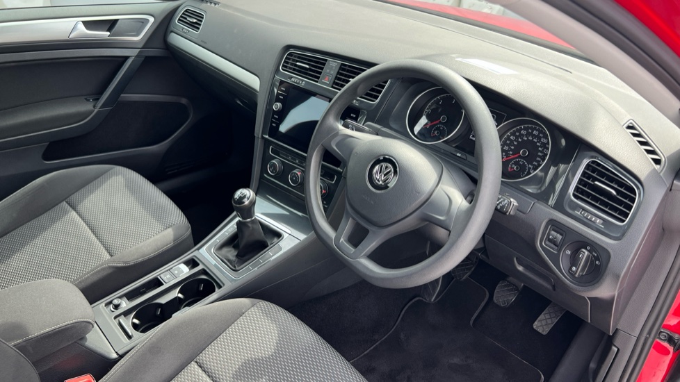 Volkswagen Golf 1.6 TDI S 5dr Diesel Estate - Image 11