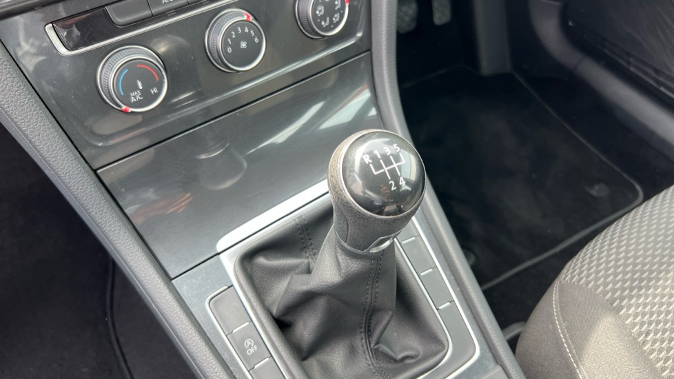 Volkswagen Golf 1.6 TDI S 5dr Diesel Estate - Image 13