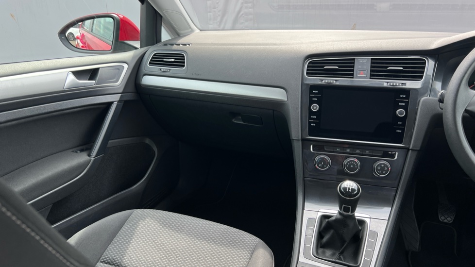 Volkswagen Golf 1.6 TDI S 5dr Diesel Estate - Image 14
