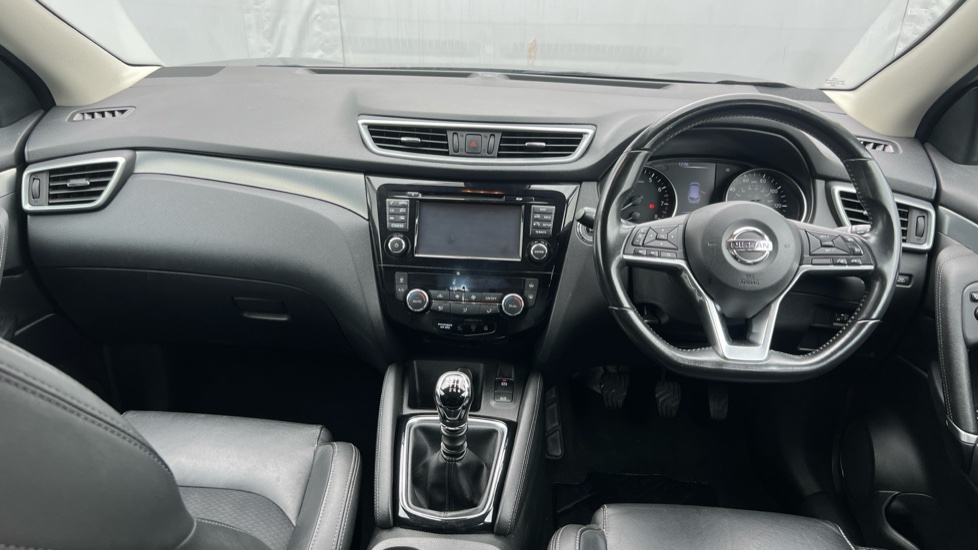 Nissan Qashqai 1.6 DiG-T N-Connecta 5dr Petrol Hatchback - Image 10