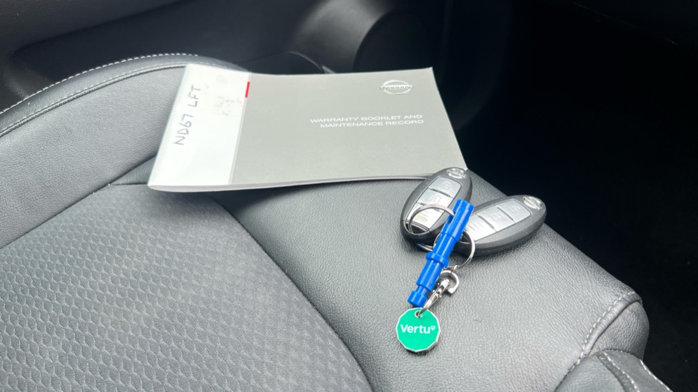 Nissan Qashqai 1.6 DiG-T N-Connecta 5dr Petrol Hatchback - Image 19