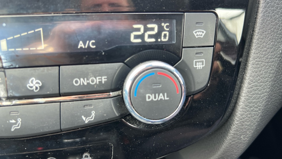 Nissan Qashqai 1.6 DiG-T N-Connecta 5dr Petrol Hatchback - Image 25