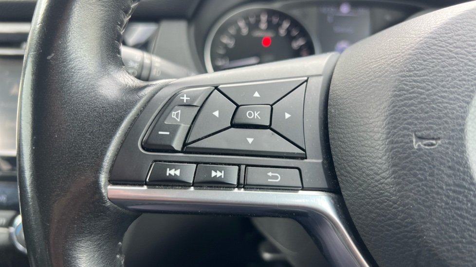 Nissan Qashqai 1.6 DiG-T N-Connecta 5dr Petrol Hatchback - Image 28